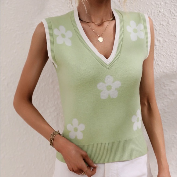 FLORAL RIBBED TRIM SWEATER VEST - Picture 2 of 4